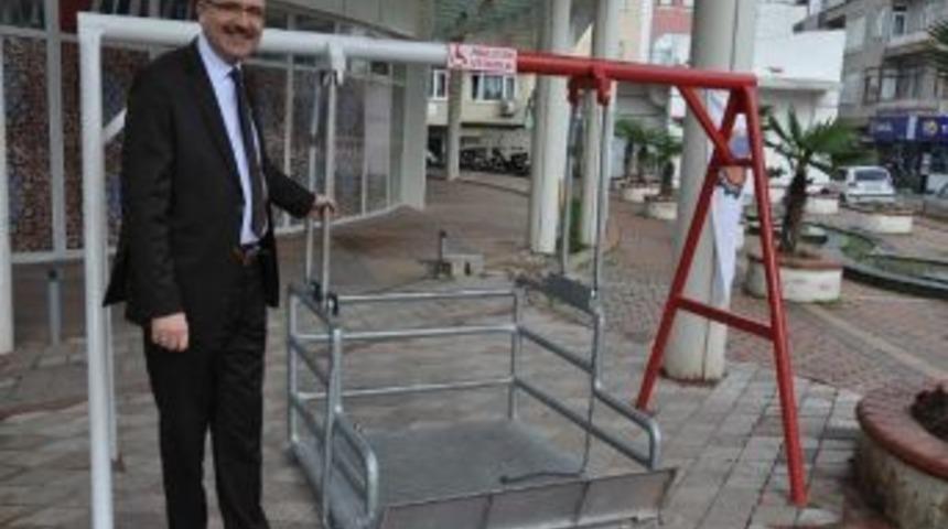 Belediyeden Engellilere &Ouml;zel Salıncak