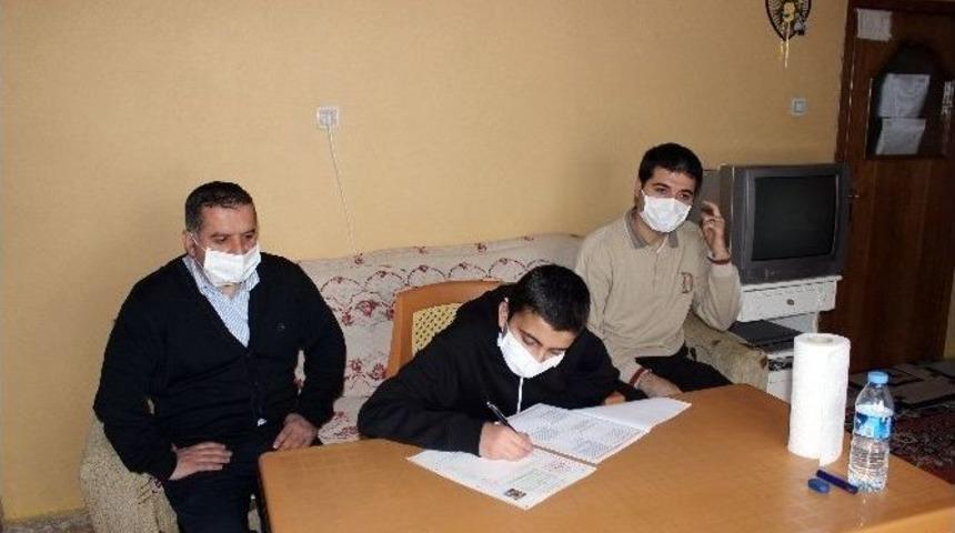 L&ouml;semi Hastası &Ouml;ğrenci Kendi Evinde Sınava Girdi