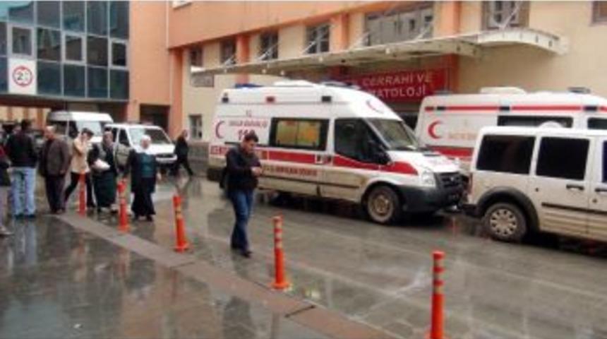 Otomobil G&ouml;lete U&ccedil;tu: 3 Yaralı