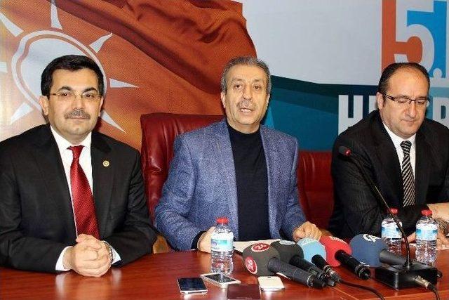 Bakan Eker Parti Teşkilatını Ziyaret Etti