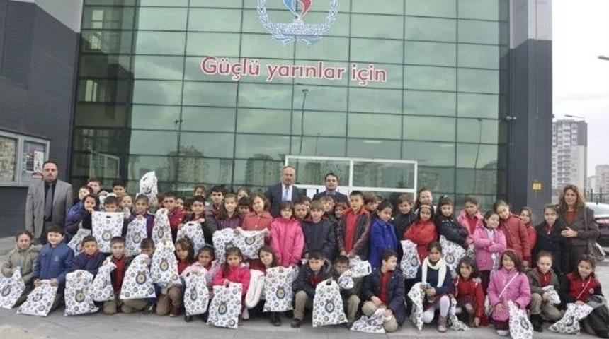 Minik &Ouml;ğrencilerden Gen&ccedil;lik Hizmetleri Ve Spor İl M&uuml;d&uuml;rl&uuml;ğ&uuml;&rsquo;ne Ziyaret