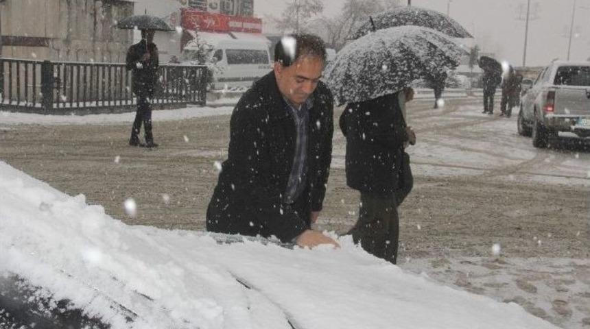 Hakkari&rsquo;de Bir&ccedil;ok K&ouml;y Ve Mezra Yolu Kapandı