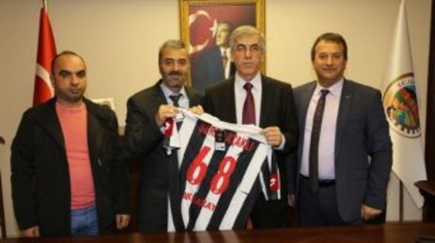 Vali Ataklı&rsquo;ya Spor Kul&uuml;b&uuml;nden Ziyaret