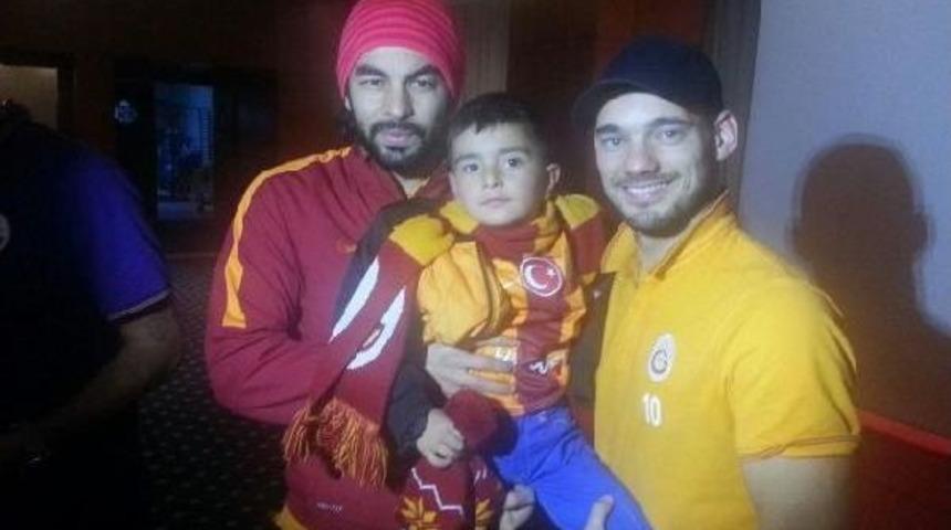 Faciada &Ouml;len Madencinin Oğlu Galatasaraylı Futbolcularla Buluştu (Fotoğraflı)