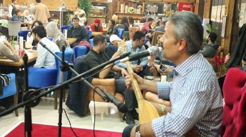 Rekt&ouml;rden &Ouml;ğrencilerine T&uuml;rk&uuml; Konseri
