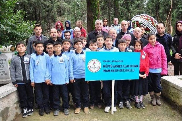 M&uuml;ft&uuml; Alim Efendi Kabri Başında Anıldı 1