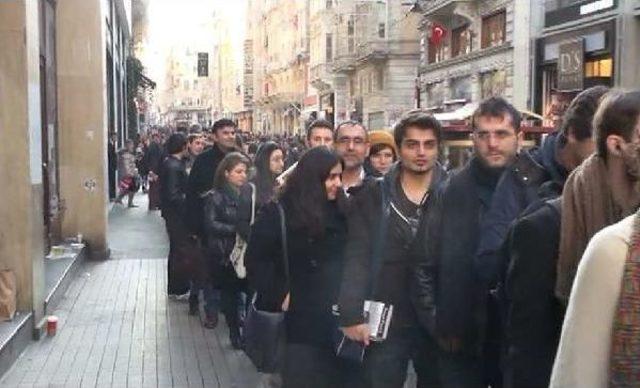 Orhan Pamuk Yeni Romanını İmzaladı