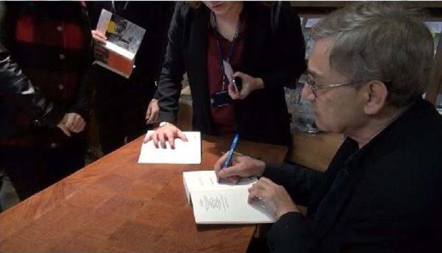 Orhan Pamuk Yeni Romanını İmzaladı