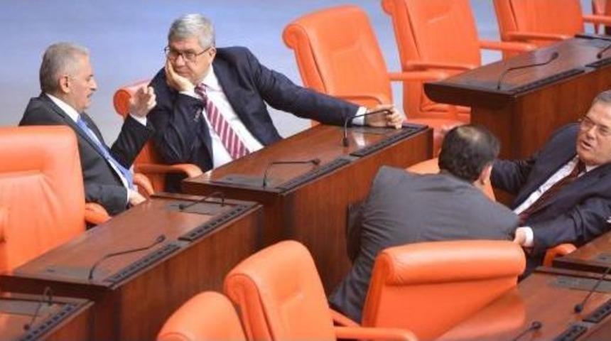 Binali Yıldırım, Genel Kurul'da Chp'li Milletvekilleri İle Sohbet Etti