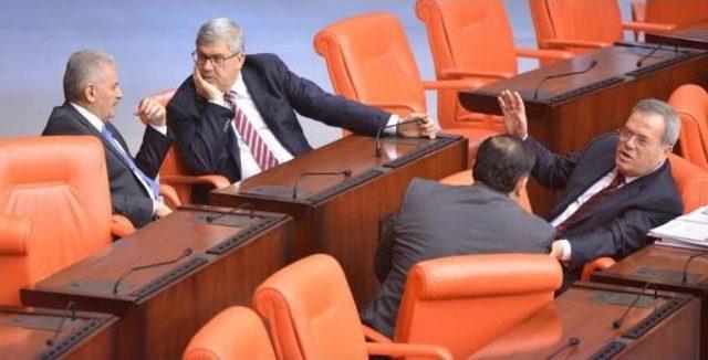 Binali Yıldırım, Genel Kurul'da Chp'li Milletvekilleri İle Sohbet Etti