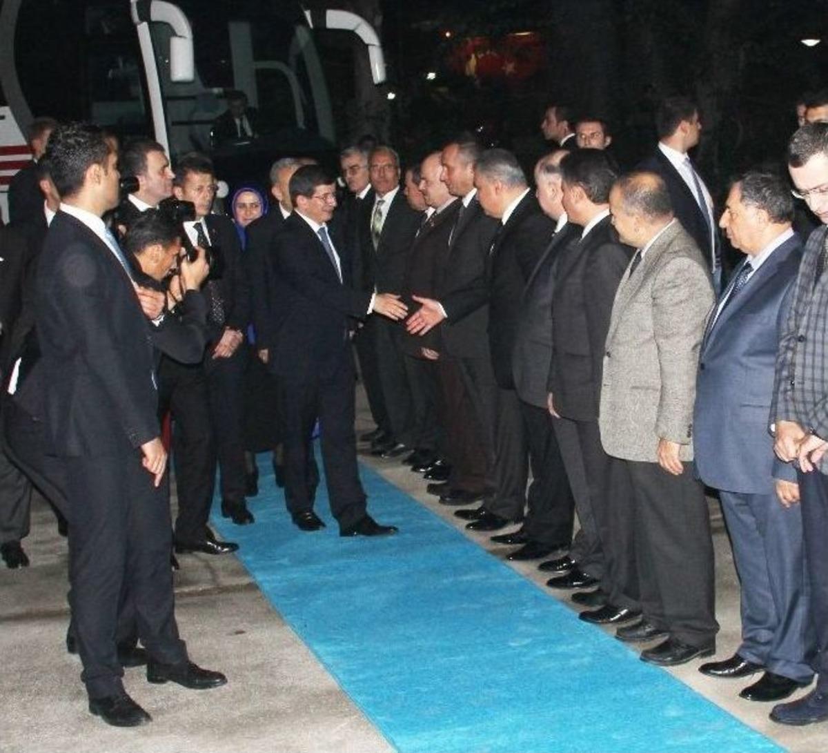 Başbakan Davutoğlu, Adana&rsquo;da Tatlı Yedi