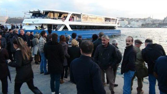 Karaköy'de Vupurdan Denize Atlayan Bir Kişi Kayboldu