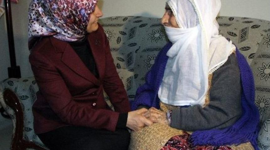 103 Yaşındaki Fatma Teyzeye Başbakan Eşinden Ziyaret