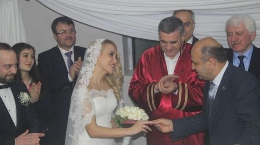 Bakan Işık&rsquo;tan Gelin Ve Damada &Uuml;&ccedil; &Ccedil;ocuk Tavsiyesi