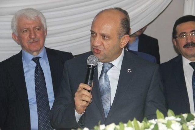 Bakan Işık’tan Gelin Ve Damada Üç Çocuk Tavsiyesi