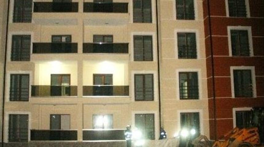 Alacağını Alamayınca &Ccedil;atıya &Ccedil;ıktı