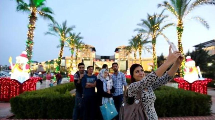 Antalya'da Oteller Ve Alışveriş Merkezleri Gelin Gibi S&uuml;slendi