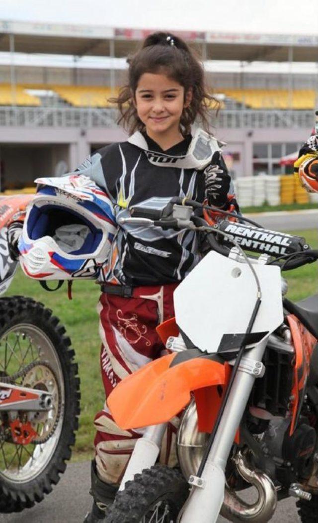 Uşak'ta, 10 Yaşındaki Motokrosçu Kız Göz Dolduruyor
