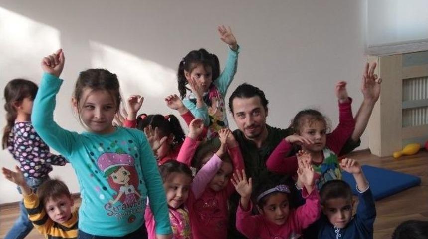 Anne Ve &Ccedil;ocukları Mutlu, Konak Ailesi Huzurlu