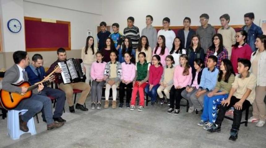 12 Dilde Şarkı S&ouml;yleyen K&ouml;y &Ccedil;ocukları Yılın &lsquo;Fark Yaratanı&rsquo; Se&ccedil;ildi