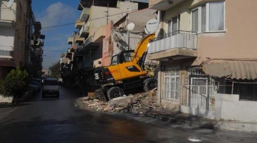 Aynı Sokakta İki İhmal