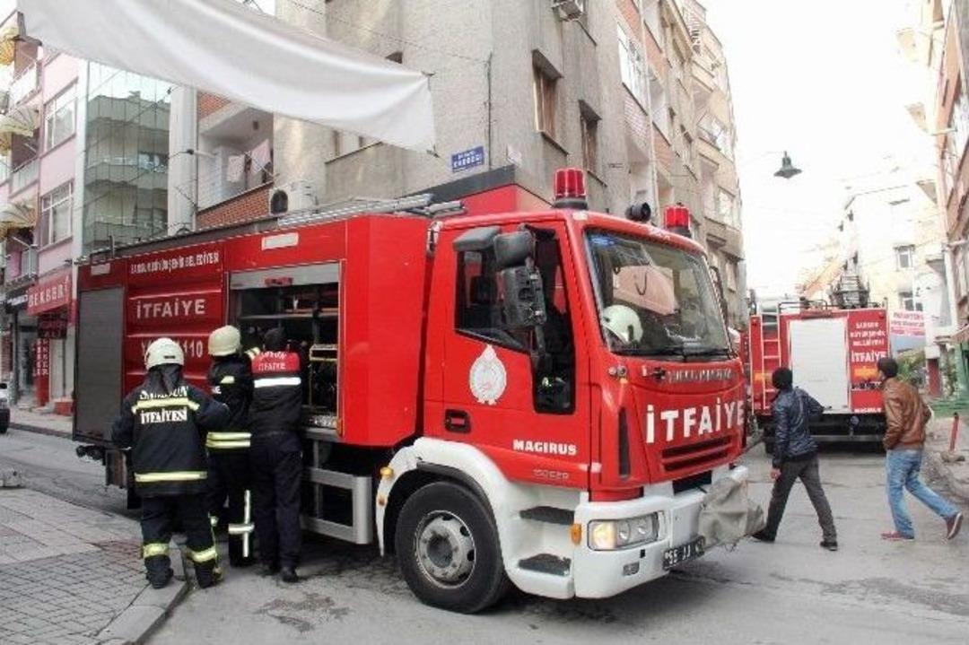 Kozmetik D&uuml;kkanında Yangın Paniği