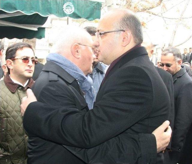 Elitaş&rsquo;ın Ağabeyinin Cenazesine &Ccedil;i&ccedil;ek, Akdoğan Ve Bozdağ Da Katıldı 1