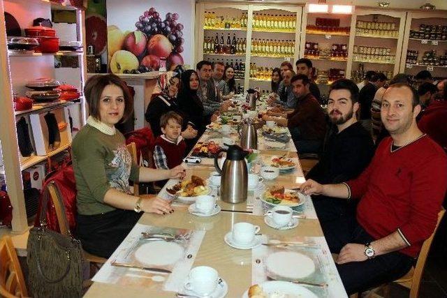 Eskişehir&rsquo;de "dostluk Ve Dayanışma" Kahvaltısı 1