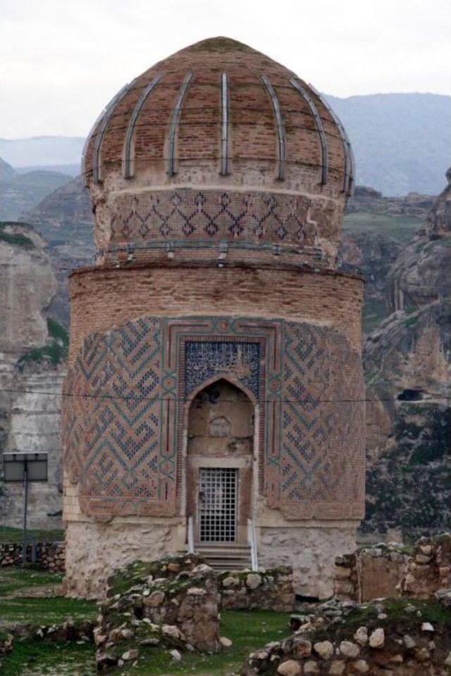 Hasankeyf'in Sembolü Zeynel Bey Türbesi 250 Günde Taşınacak