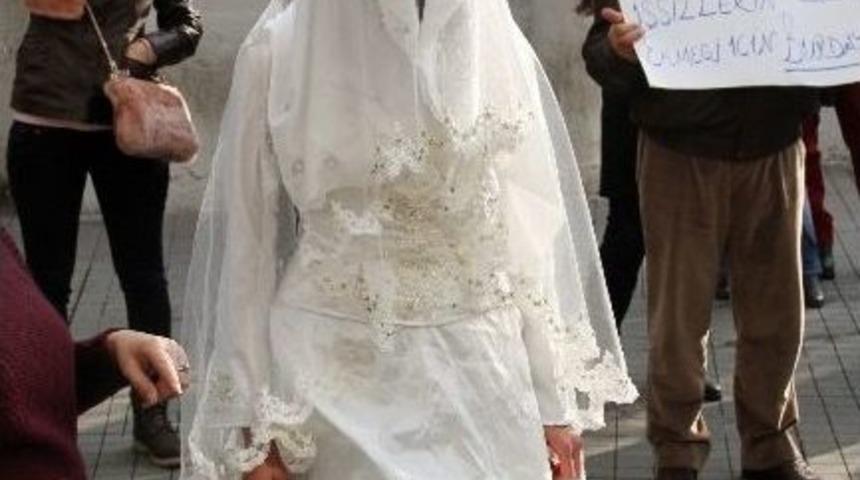 İşsiz İş Ve Meslek Danışmanlarından Gelinlikli Eylem