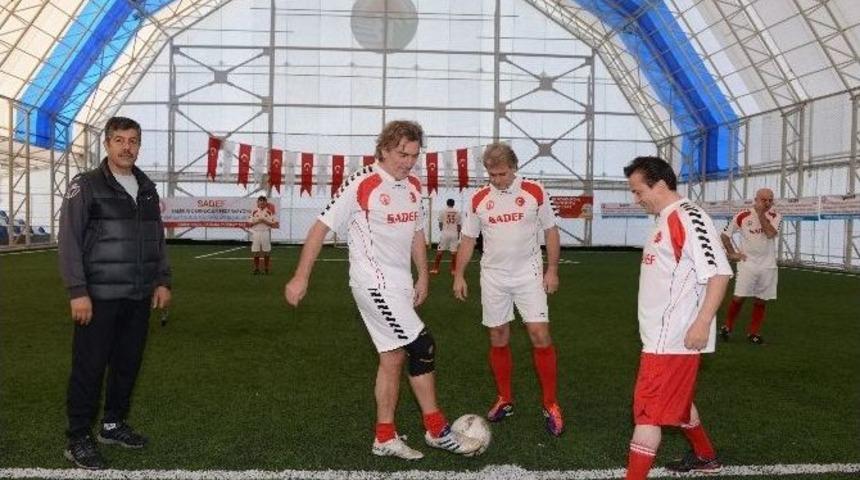 Samsunlularla Ş&ouml;hretlerin Kıyasıya M&uuml;cadelesi