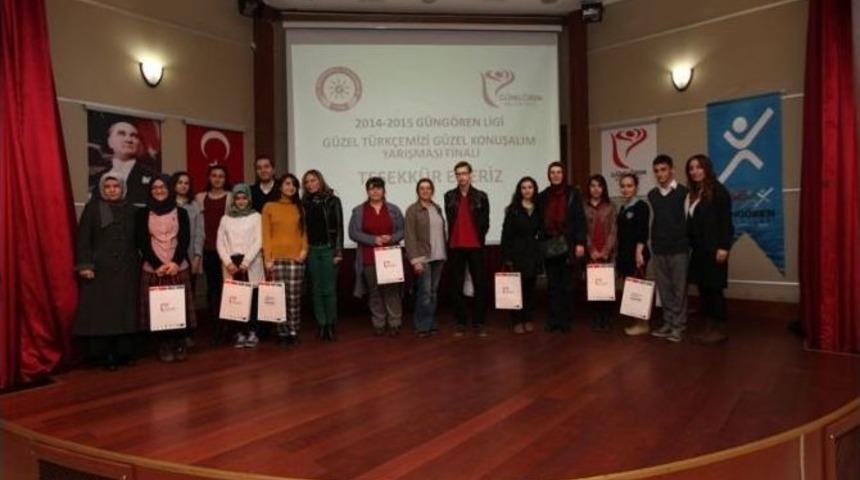 G&uuml;ng&ouml;renli &Ouml;ğrenciler T&uuml;rk&ccedil;e İ&ccedil;in Ter D&ouml;kt&uuml;