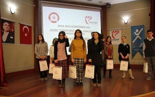 G&uuml;ng&ouml;renli &Ouml;ğrenciler T&uuml;rk&ccedil;e İ&ccedil;in Ter D&ouml;kt&uuml; 3