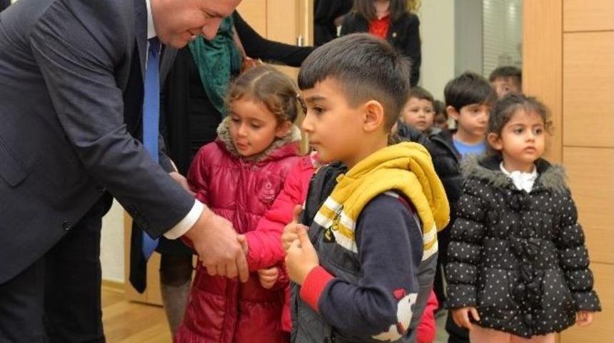 Başkan Yılmaz&rsquo;ın Minik Ziyaret&ccedil;ileri