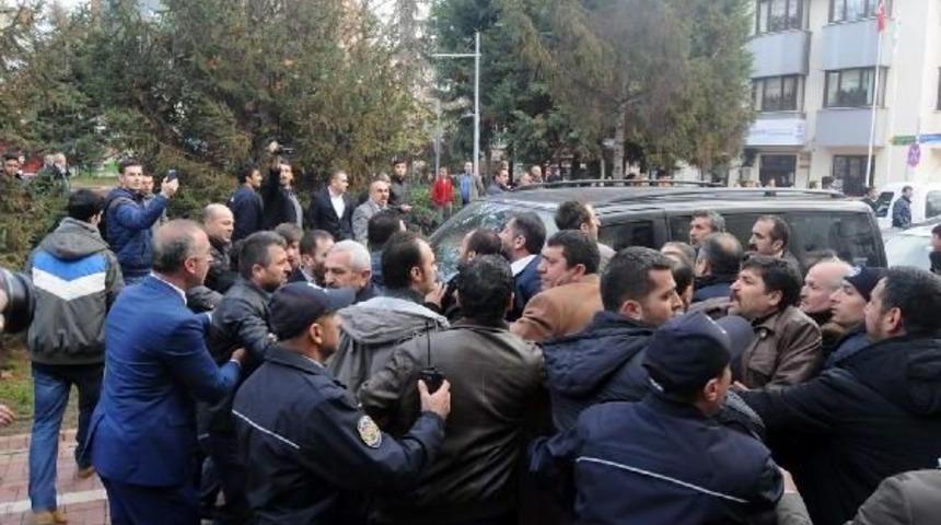 Mhp Yalova Merkez İl&ccedil;e Kongresi&rsquo;Nde Kavga &Ccedil;ıktı