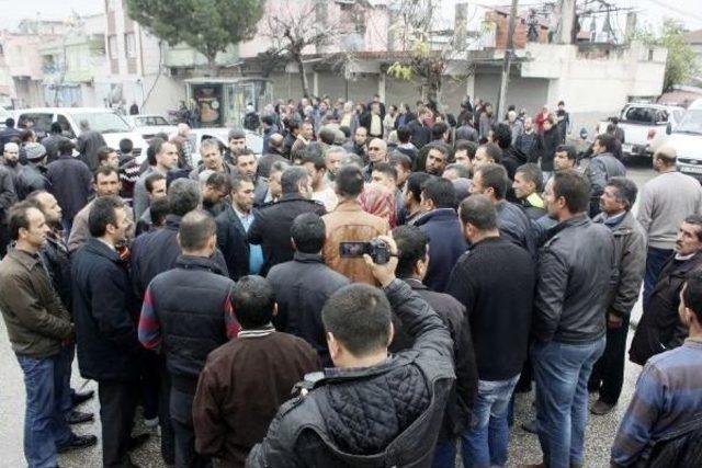 Hatay da M&uuml;teahhit Mağdurları Yol Kapattı 3