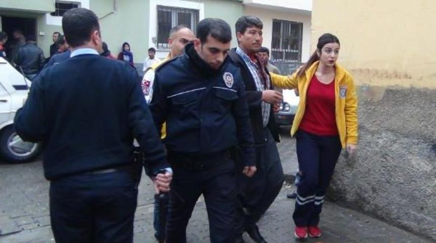 Şanlıurfa&rsquo;Da Akrabaların Bı&ccedil;aklı Kavgası: 1 Yaralı, 2 G&ouml;zaltı