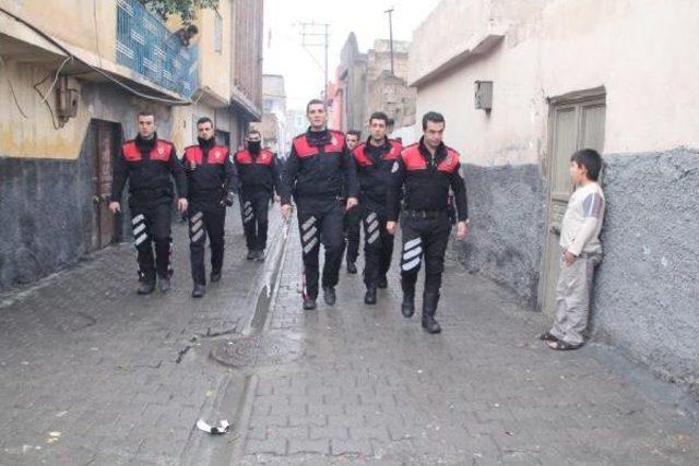 Şanlıurfa&rsquo;Da Akrabaların Bı&ccedil;aklı Kavgası: 1 Yaralı, 2 G&ouml;zaltı 2