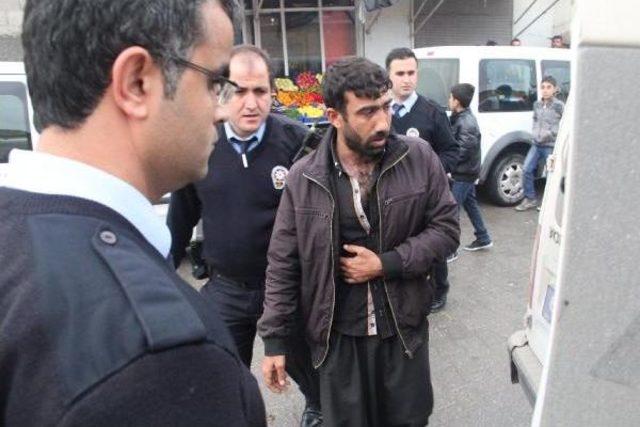 Şanlıurfa&rsquo;Da Akrabaların Bı&ccedil;aklı Kavgası: 1 Yaralı, 2 G&ouml;zaltı 3