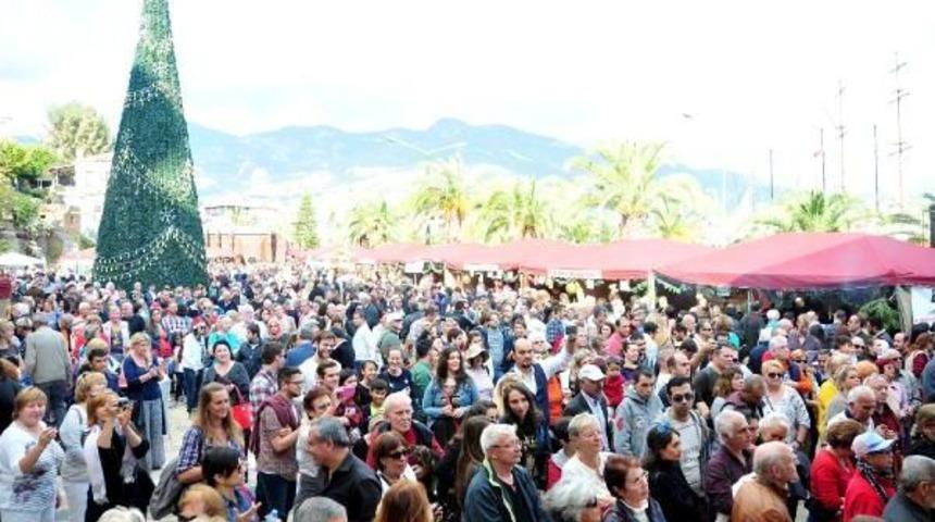 Alanya'da Noel Pazarı Kuruldu