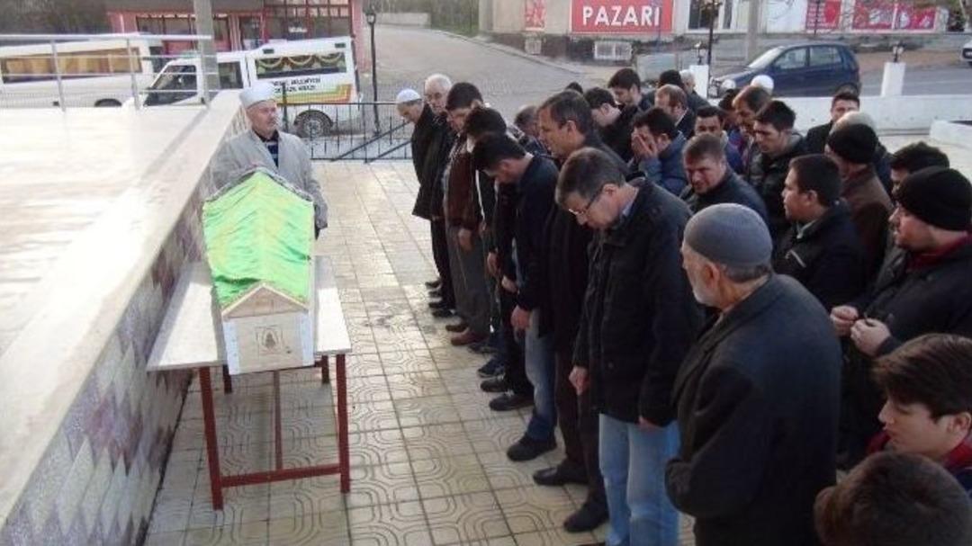 Yanlışlıkla Kestiği Diyaliz Borusu Sonucu Kan Kaybından &Ouml;len Kadın Defnedildi