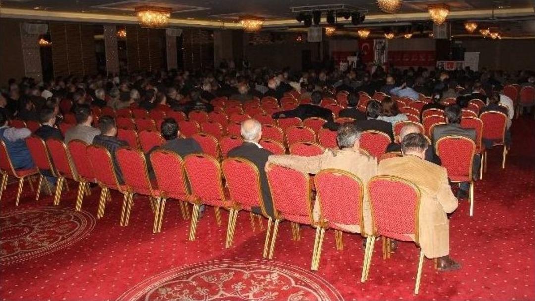 Chp&rsquo;li İnce&rsquo;nin Toplantısına Az Partili Gelince Boş Sandalyeler Toplandı