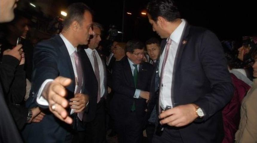 Başbakan Davutoğlu&rsquo;ndan Ak Parti Grup Başkan Vekili Aydın&rsquo;a Taziye Ziyareti