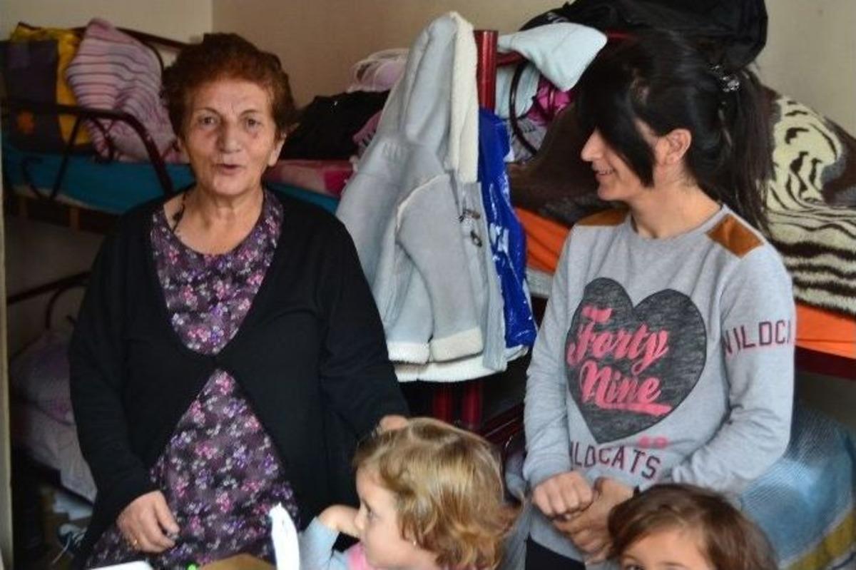 (&ouml;zel) Işid&rsquo;den Ka&ccedil;an S&uuml;ryani M&uuml;lteciler İstanbul&rsquo;da Kiliseye Sığındı