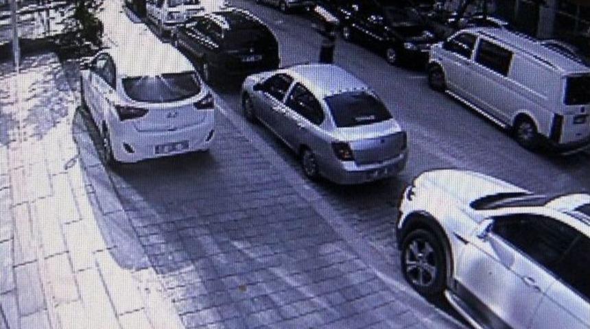 Duruşma Sonrası Silahlı Kavga G&uuml;venlik Kamerasında