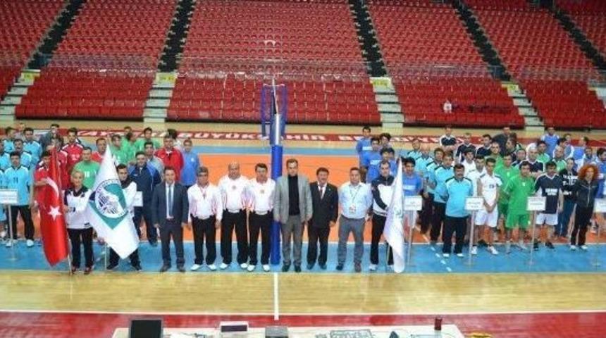 Voleybol Turnuvasına Katılacak Takımlar Seremoni Yaptı