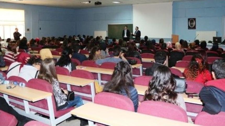 &Ouml;ğrencilere Bankacılık Mesleğinin P&uuml;f Noktaları Anlatıldı