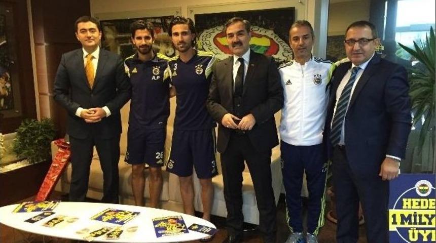 Fenerbah&ccedil;e Futbol Okulu&rsquo;nun A&ccedil;ılması İ&ccedil;in G&ouml;r&uuml;şmeler Başladı