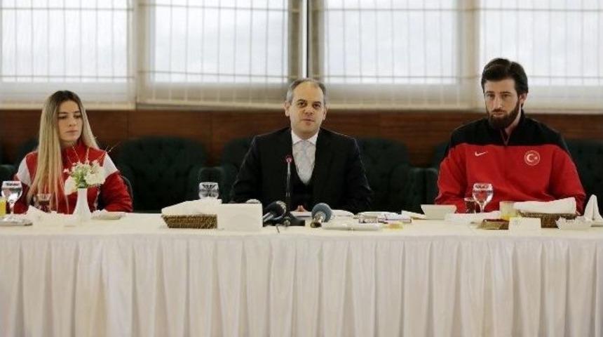 Bakan &Ccedil;ağatay Kılı&ccedil;, Milli Karatecileri Kabul Etti