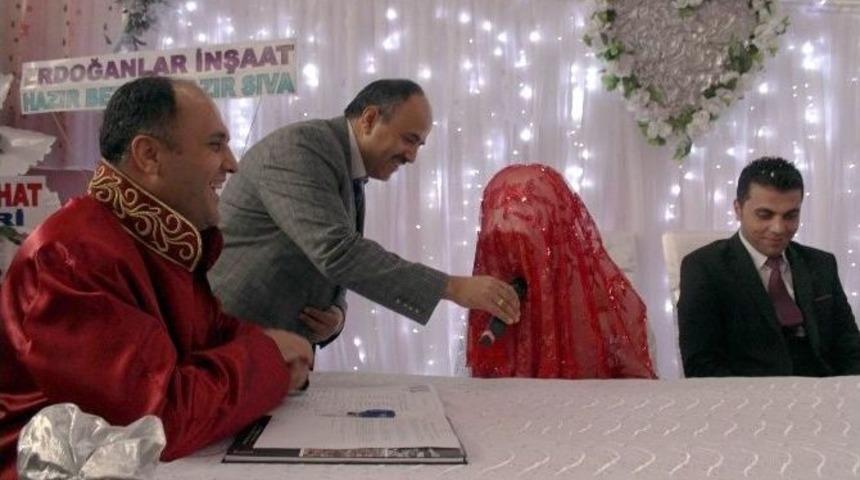 Belediye Başkanı &Ouml;zaltun, Kardeşinin Nikahını Kıydı